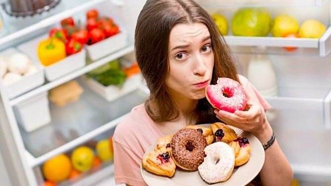 Những lý do ẩn sau thói quen ăn nhiều hơn mức cần thiết